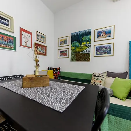 Green Holiday Apartment