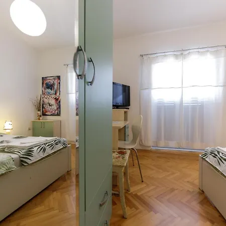 Green Holiday Apartment *