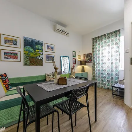 Green Holiday Apartment *