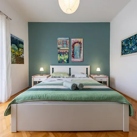 Green Holiday Apartment *