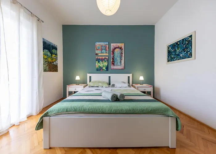 Green Holiday Apartament *